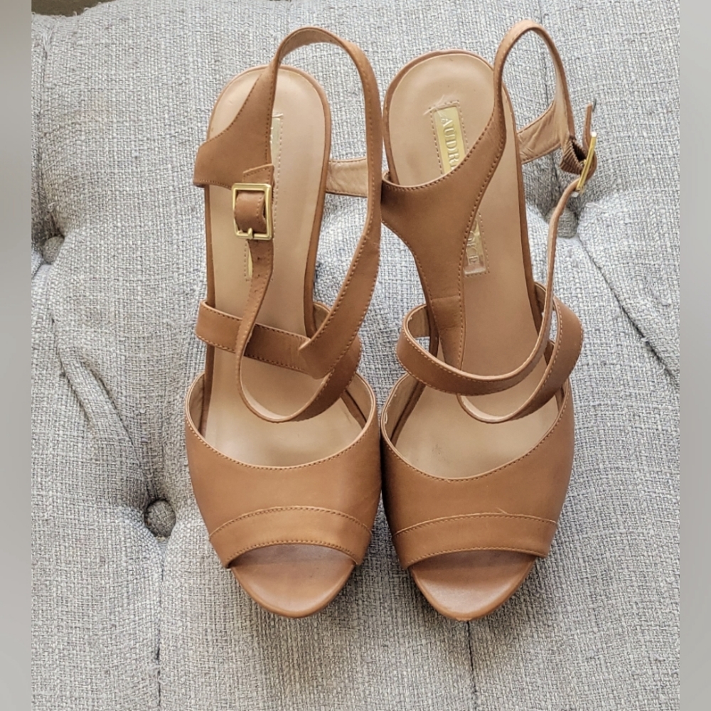 Audrey Brooke Size 10 Camel Platform Summer Sandal 4 inches